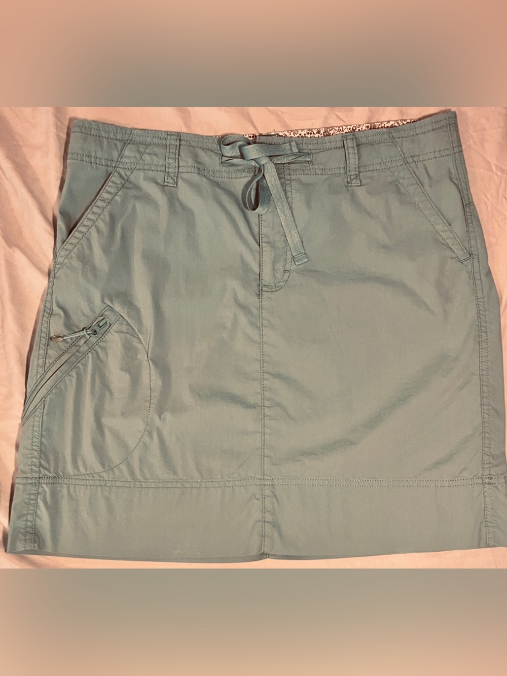 Eddie Bauer skirt mesh lining, zip pocket drawstring
V good vintage condition